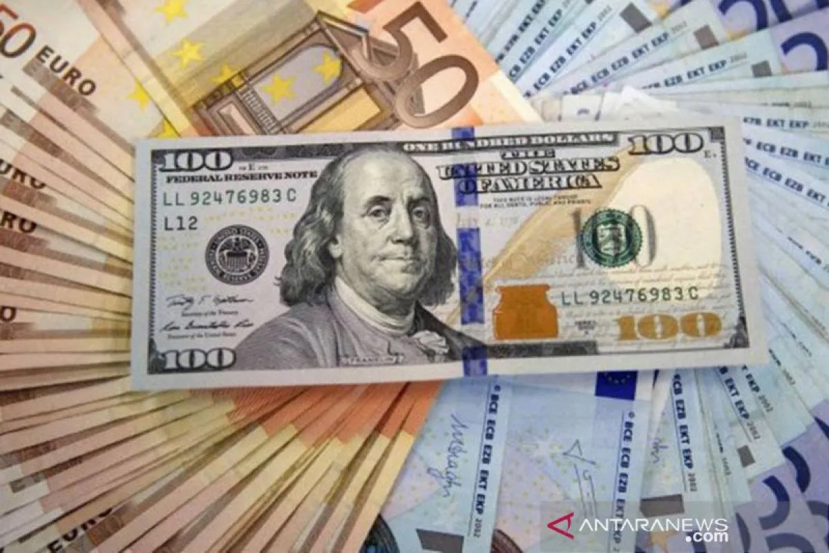 Dolar AS Menguat Menjelang Rapat The Fed dan ECB, Euro Tertekan