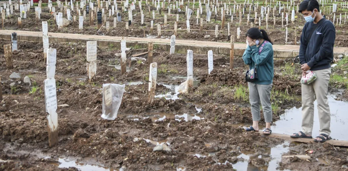 Setahun Pandemi COVID-19 di Indonesia: Lima Riset Kunci untuk Evaluasi dan Perbaikan Kebijakan