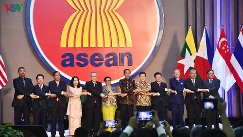 25 Tahun Vietnam di ASEAN: Dari Anggota Baru Menjadi Penggerak Inisiatif dan Respons Krisis