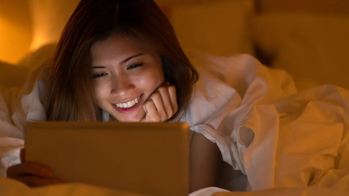 Benarkah Main Gadget Terlalu Lama Bisa Menyebabkan Buta Warna?