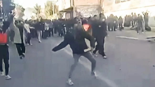 Gelombang Protes Mahasiswa Mengguncang Iran: Ketika Kampus Menjadi Barometer Ketakutan, Harapan, dan Politik Global