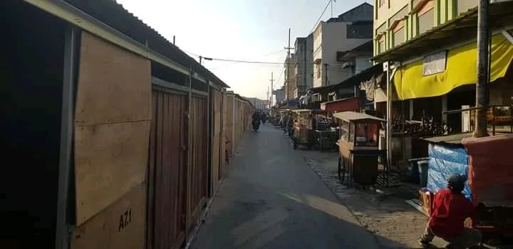 Warga Talang Padang Keluhkan Penataan Pasar dan Bangunan Sementara yang Menyempitkan Jalan