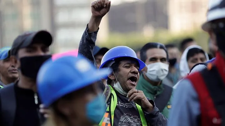 Daya Beli Melemah di Awal 2025: Deflasi, Tekanan Manufaktur, dan Dampak Krisis Global