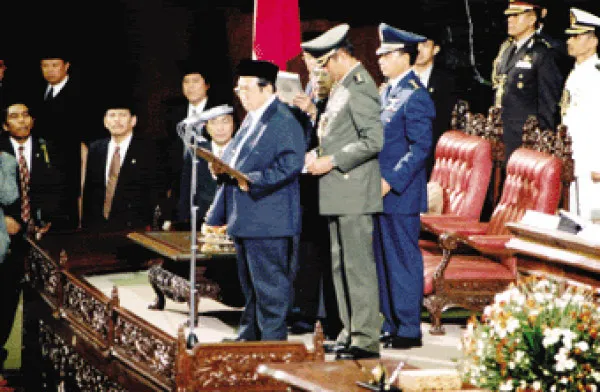 Dinamika Politik Pasca-Pemilu 1999: Koalisi PDI-P–PKB dan Munculnya Poros Tengah