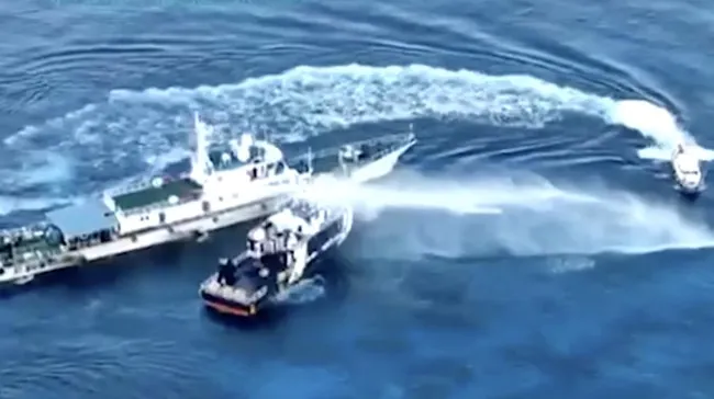 Ketegangan di Laut China Selatan Meningkat Usai Kapal China Tembaki Kapal Penelitian Filipina