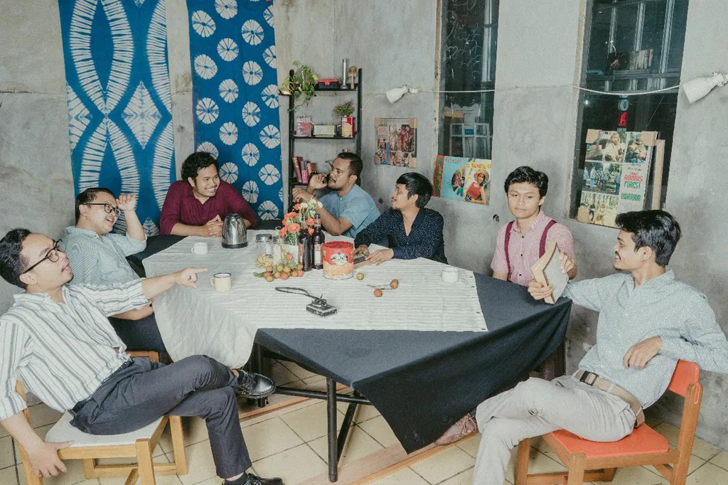 Kabar Burung Rilis Album Debut "Pesan" Berisi Sembilan Lagu Bertema Romansa dan Refleksi