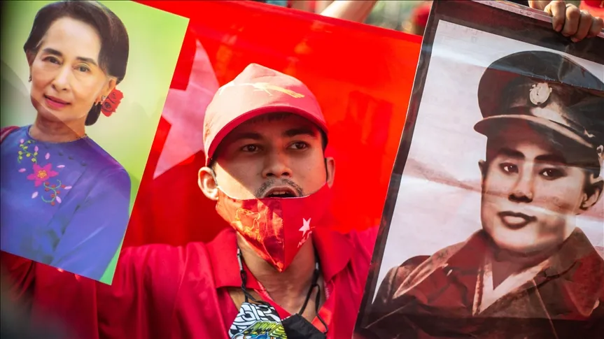 Kehadiran Tank dan Kendaraan Lapis Baja di Jalanan, Militer Kirim Pesan sebagai Penengah Demokrasi