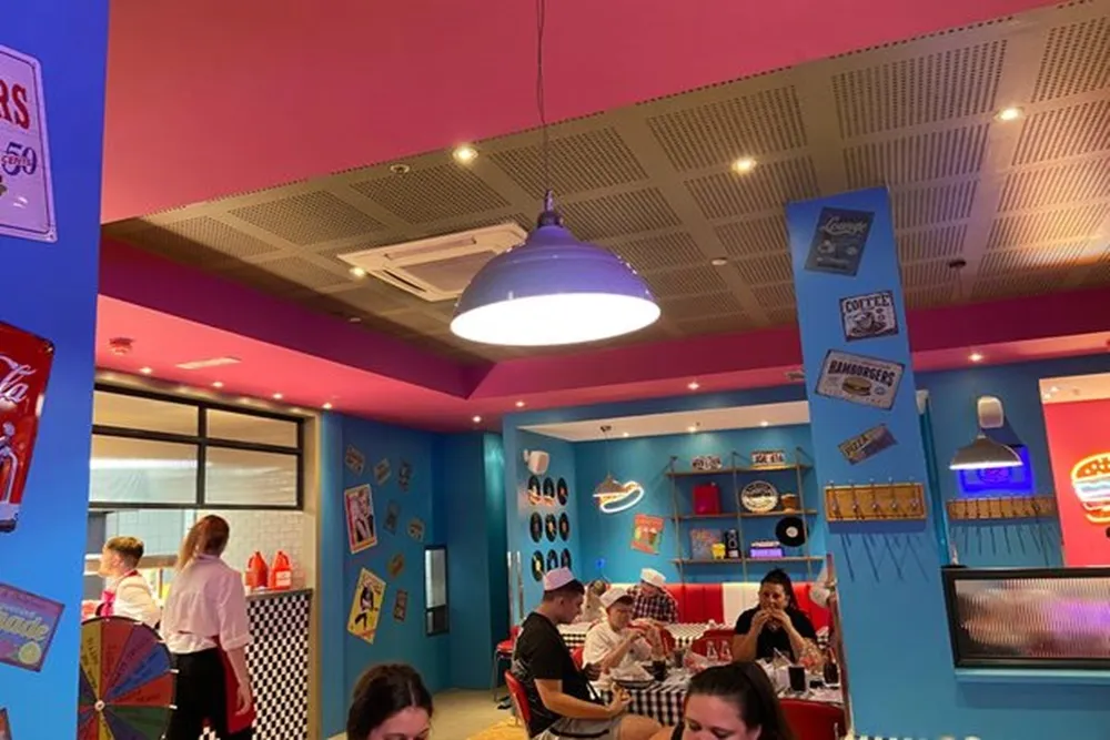 Karen’s Diner Akan Hadir di Indonesia: Profil Bisnis, Pemilik, dan Peluang Kemitraan