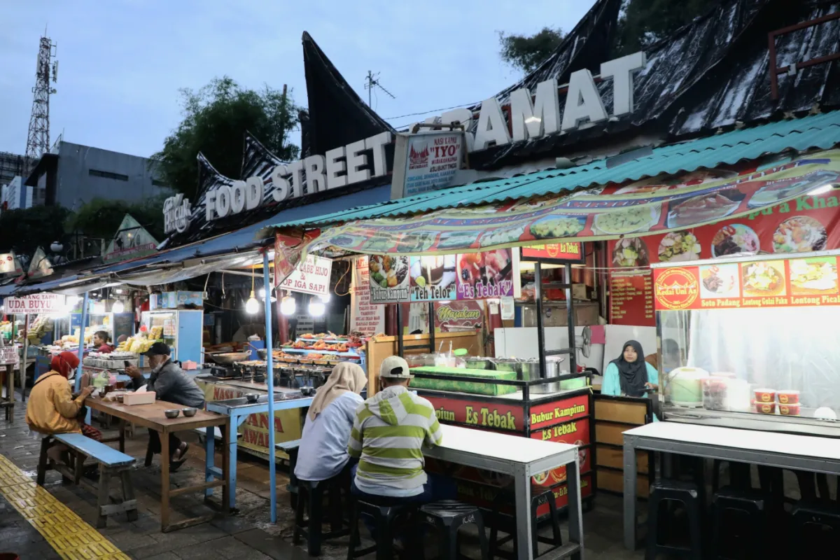 Kramat Street Food Jadi Pilihan Warga untuk Menu Buka Puasa dan Sahur di Ramadan