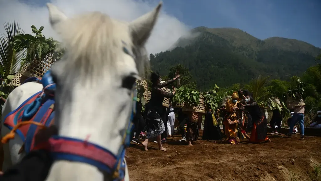 Festival Lima Gunung Angkat Tema Disrupsi Desa Lewat Pentas Seni di Ladang Ngablak