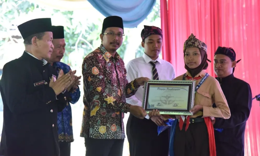 Bupati Sidoarjo Apresiasi Siswa SMPN 1 Jabon Pamerkan 100 Produk Kuliner Tradisional