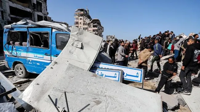 Ketika Detik-Detik Bom Terekam: Gaza, 12 Nyawa, dan Cara Kita Memaknai Kekerasan dari Jauh