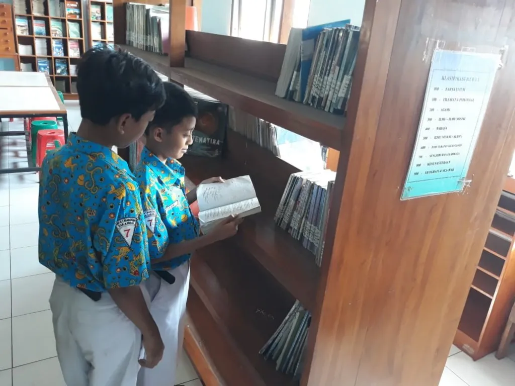 Perpusnas Catat Tingkat Gemar Membaca Masyarakat Indonesia Naik pada 2024