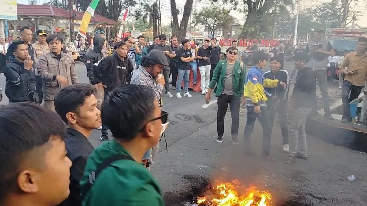 Aksi di DPRD Pangandaran, Massa Kawal Putusan MK Terkait Pilkada