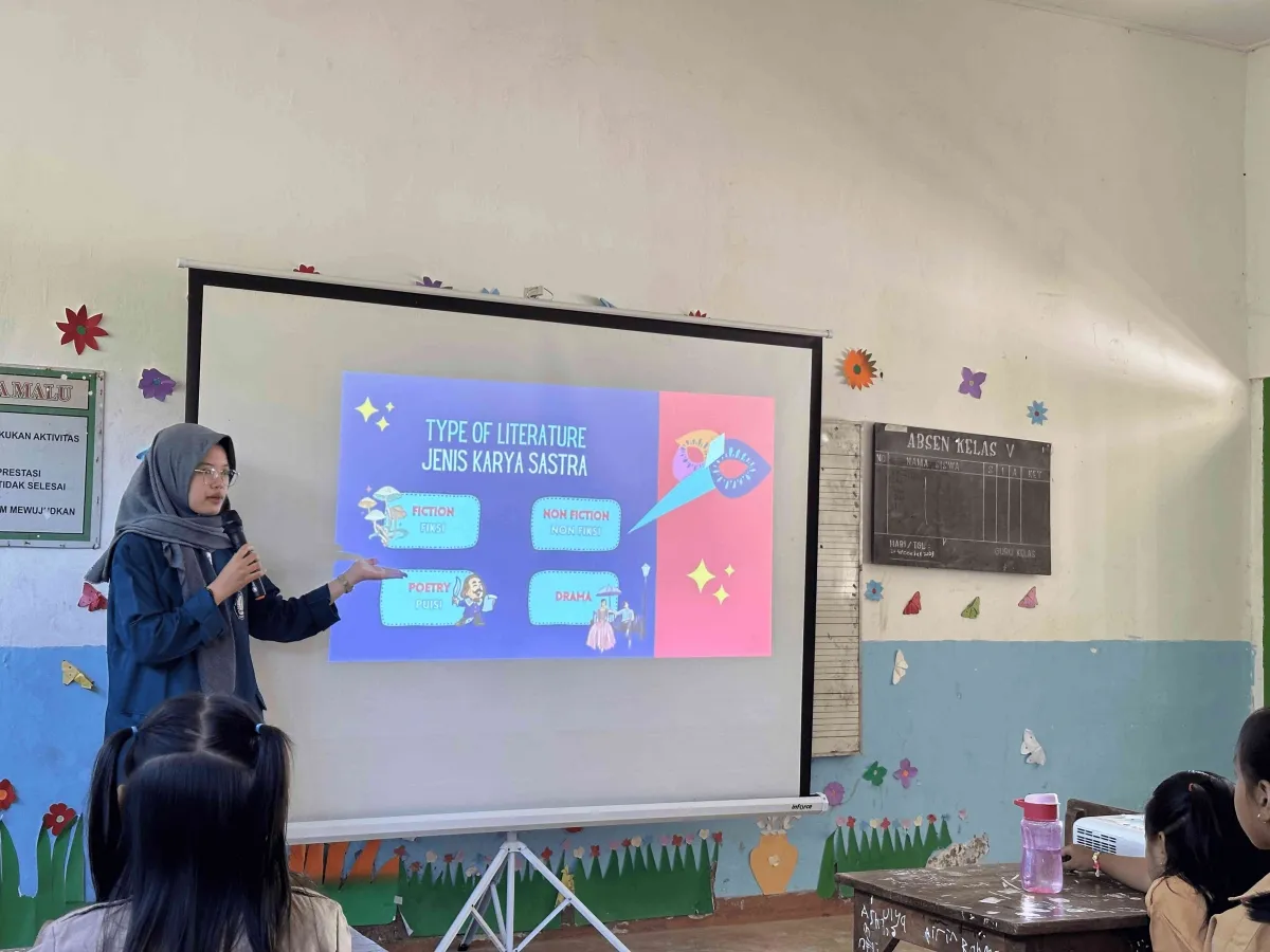 Mahasiswa KKN Undip Kenalkan Sastra Dasar kepada Siswa Kelas 1–3 SDN 01 Klumpit