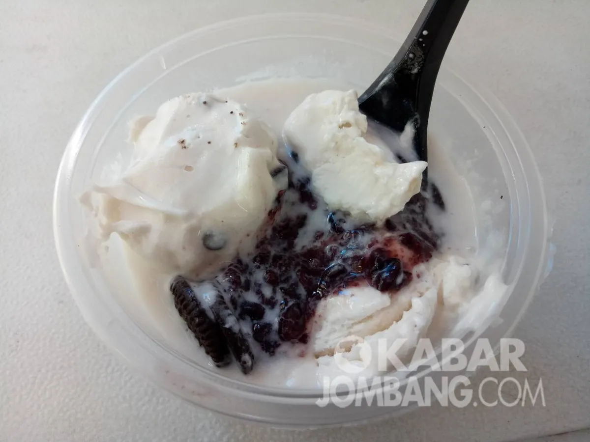 Tante Eskrim, Inovasi Bubur Ketan Hitam Berpadu Es Krim di Jalan Adityawarman Jombang