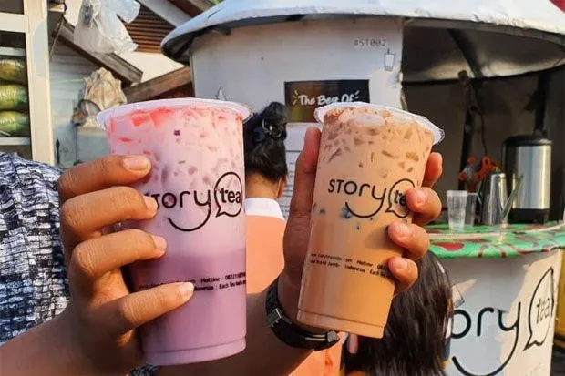 Rintis Usaha Sejak Pacaran, Pasangan Muda Ini Kembangkan Story Tea hingga 25 Cabang