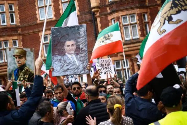 Oposisi Iran di Pengasingan Dorong Protes, Aktivis di Dalam Negeri Masih Menahan Diri di Tengah Serangan