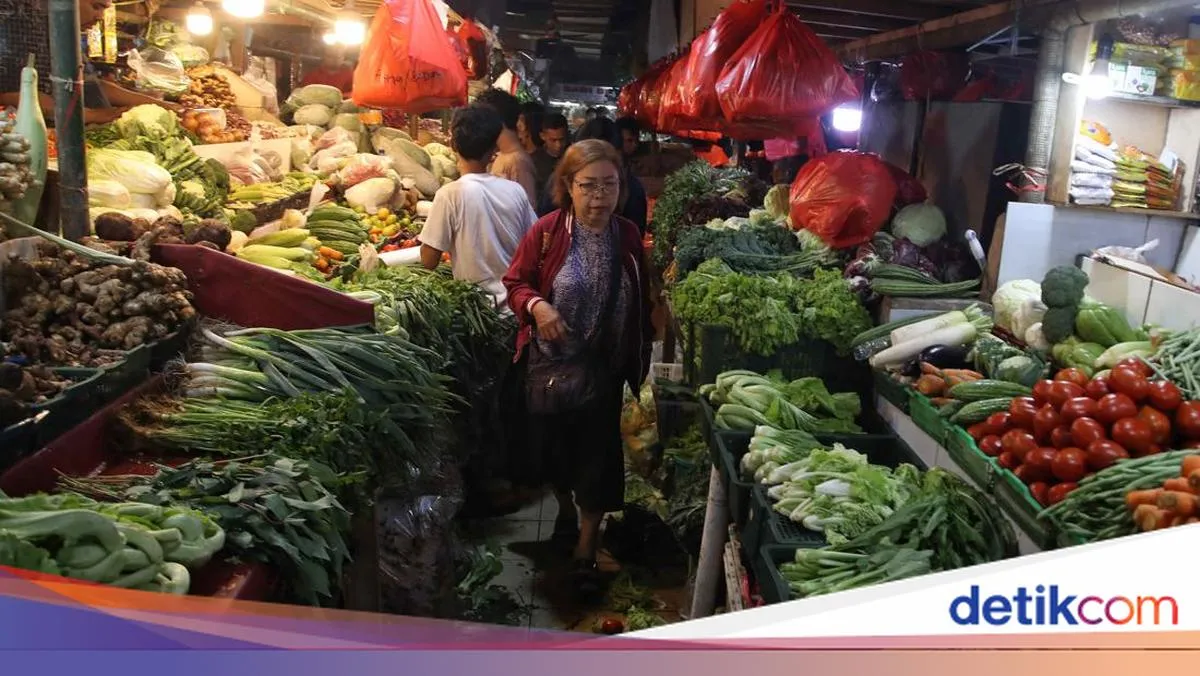 Jelang Idul Adha, Pasar Senen Dipadati Pembeli Berburu Kebutuhan Dapur