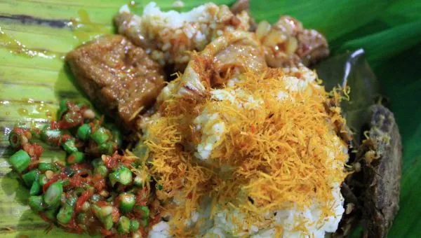 Nasi Punel, Kuliner Khas Bangil Pasuruan yang Diburu Penikmat Rasa Gurih Rempah