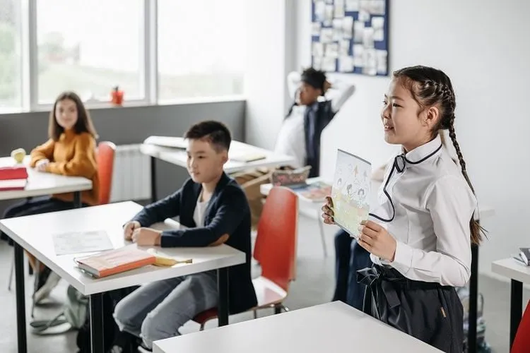 Teka-teki MPLS 2022 Viral: “Pasangan Barbie Megang Tong Berdarah” Disebut Merujuk Kentang Balado