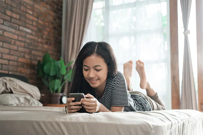 Empat Cara Mengatasi Kecanduan Gadget pada Remaja