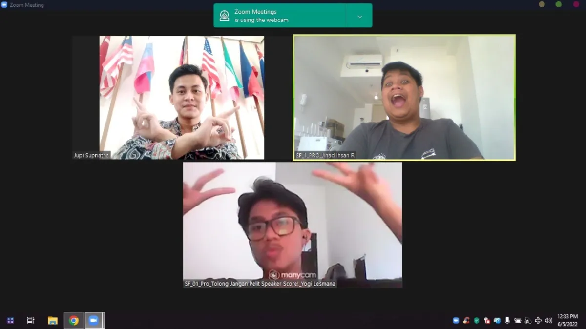 Mahasiswa FEB UNAIR Raih Juara 2 Debat Nasional GCE 2022 Lewat Kolaborasi Antar Kampus