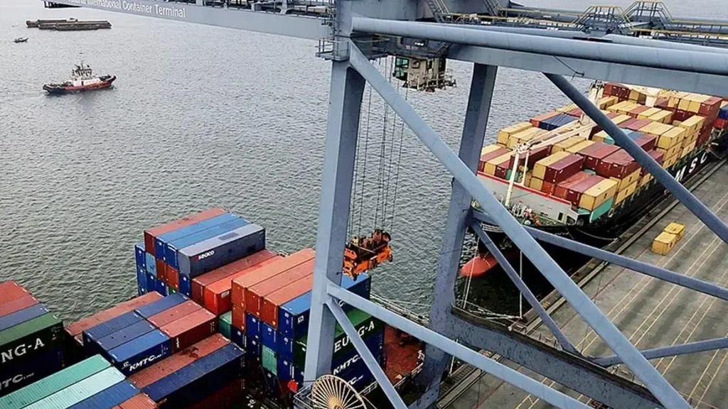 Disrupsi Rantai Pasok Global akibat Konflik Rusia-Ukraina Berisiko Tekan Pemulihan Ekonomi