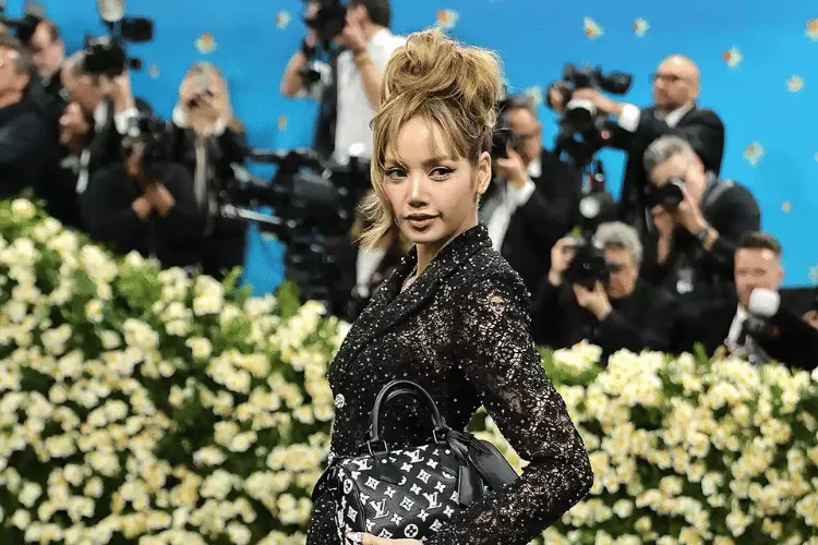 15 Gaya Seleb Perempuan yang Mencuri Perhatian di Met Gala 2025