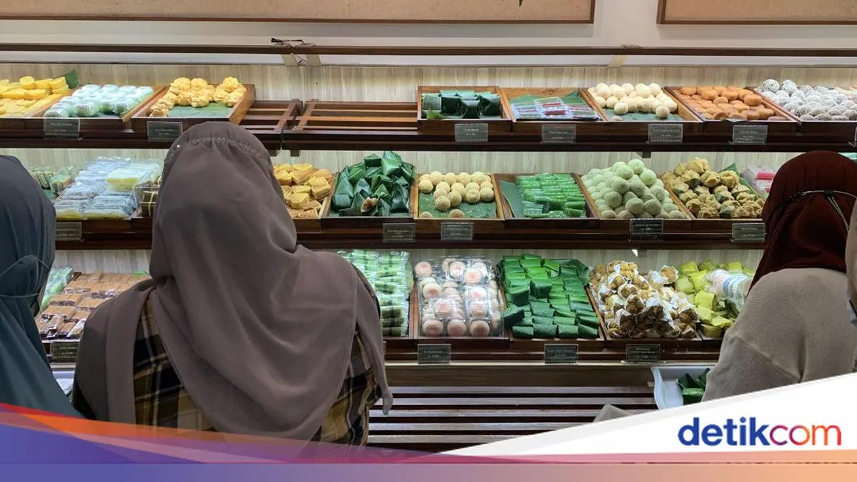 Sari Sari dan Kisah Mengangkut Kue ke Jakarta Sebelum Matahari Terbit