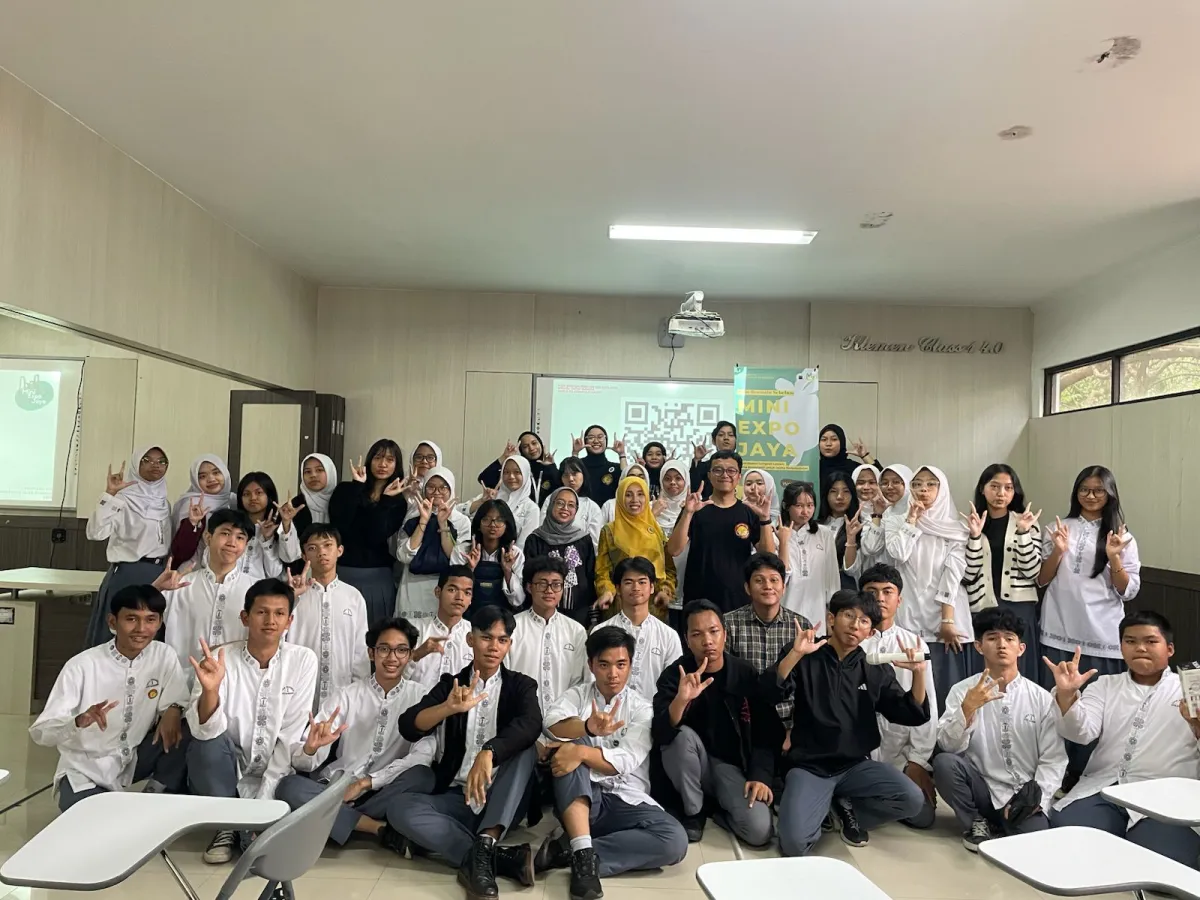 Prodi Akuntansi FEB Unisba Gelar Pra-Event “Main Bermain” di SMAN 1 Bandung untuk Kenalkan Kewirausahaan Berkelanjutan