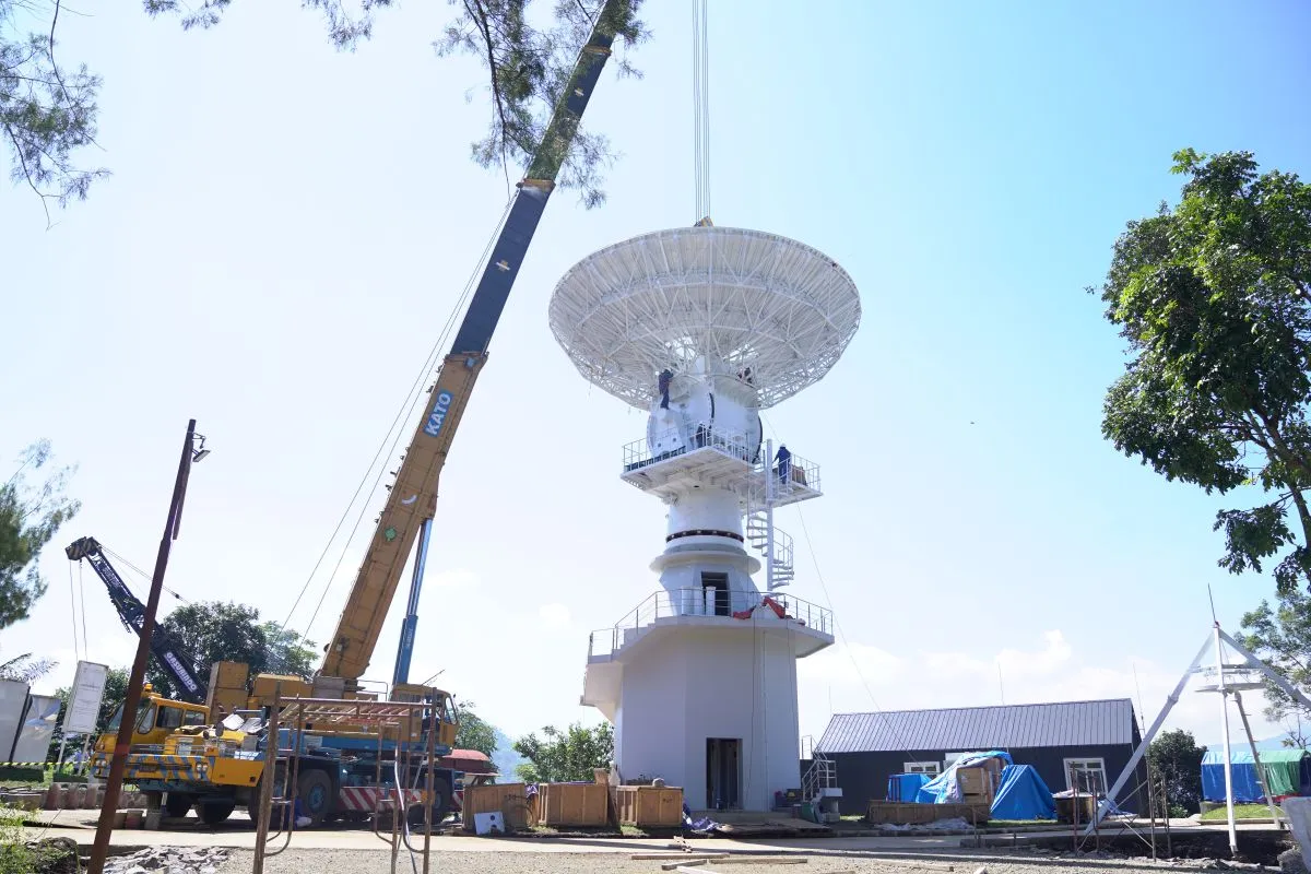 Antena Teleskop Radio VGOS 85 Ton Terpasang di Observatorium Bosscha