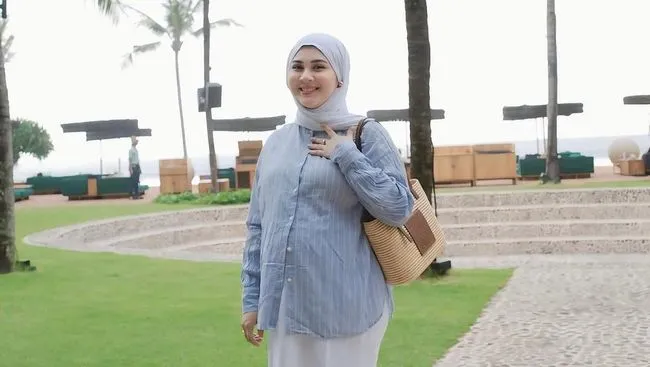5 Inspirasi OOTD Bukber untuk Bumil dari Gaya Bunda Seleb, dari Kebaya Modern hingga Gamis Simpel
