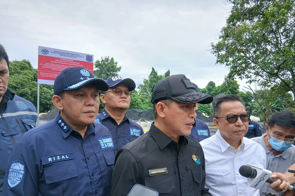Menteri Lingkungan Hidup Menyegel Tiga Perusahaan yang Diduga Cemari Lingkungan di Kabupaten Tangerang