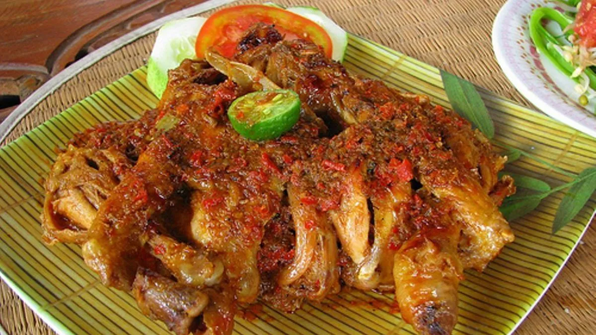 Resep Ayam Betutu Khas Bali, Sajian yang Kerap Hadir Saat Nyepi