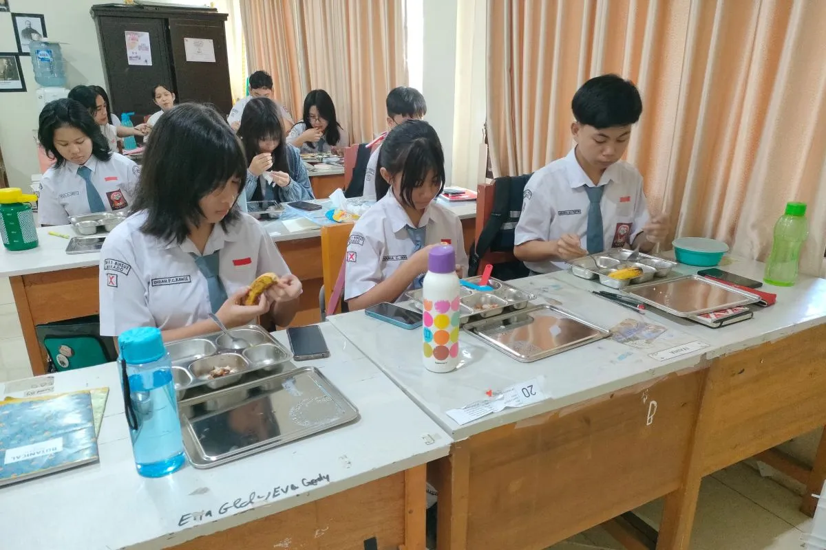 Siswa dan Guru SMA Negeri IX Manado Sambut Program Makan Bergizi Gratis, Harap Menu Lebih Variatif dan Ada Susu