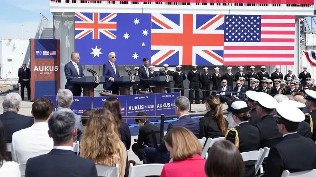 AUKUS dan SEANWFZ: Kekhawatiran ASEAN atas Kapal Selam Nuklir dan Ruang Abu-Abu Nonproliferasi