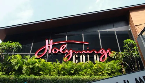 Ustaz Syam Tanggapi Penutupan 12 Gerai Holywings di Jakarta, Doakan Karyawan Terdampak