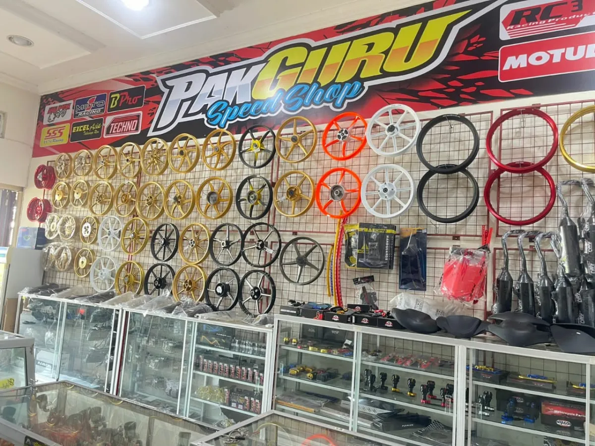 Pak Guru Speed Shop di Sidrap Sediakan Sparepart Racing dan Variasi Motor