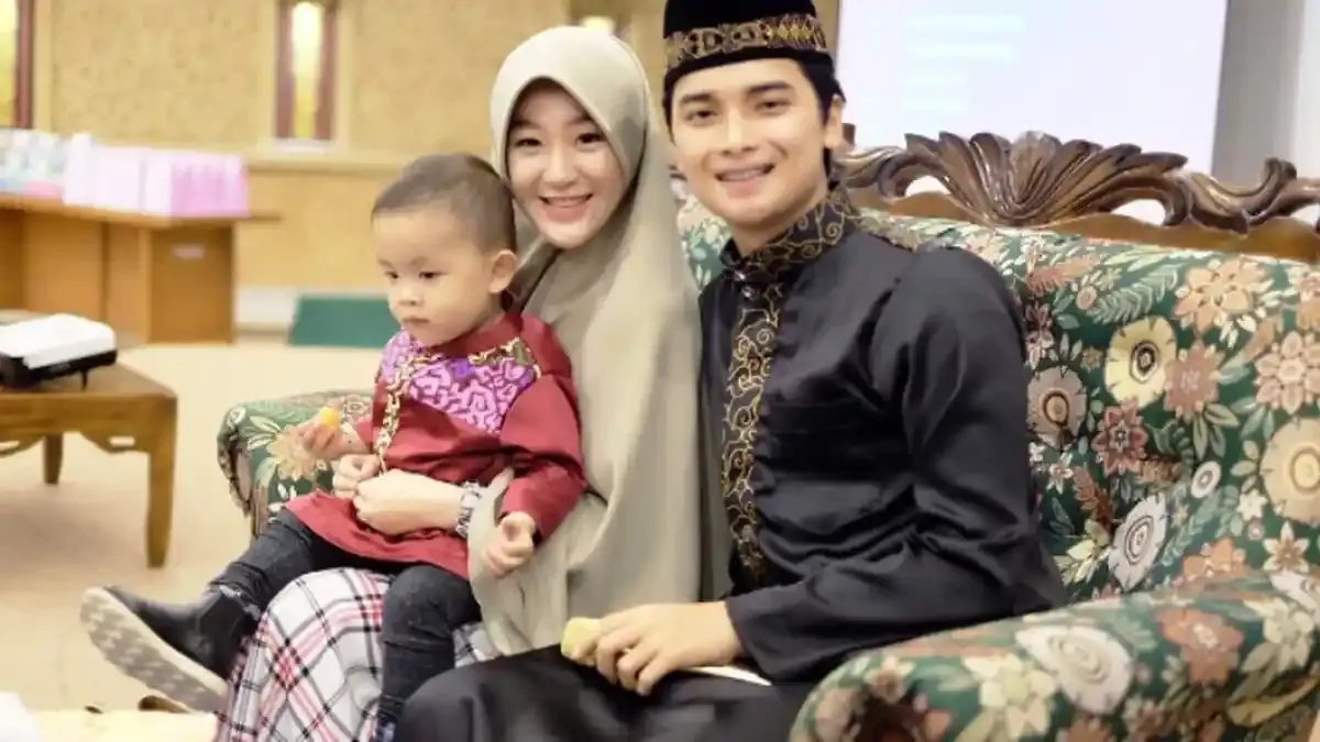 Alvin Faiz Sampaikan Kabar Kehamilan Larissa Chou kepada Ustaz Arifin Ilham Usai Aksi 4 November