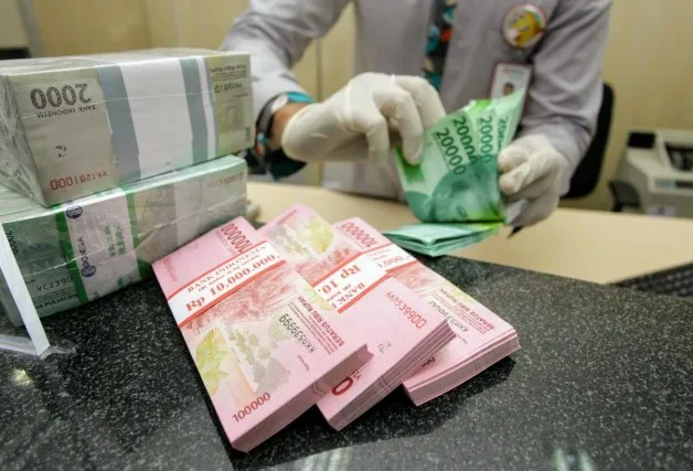 Rupiah Diproyeksikan Menguat di Tengah Pelemahan Dolar AS akibat Tensi Dagang AS-UE