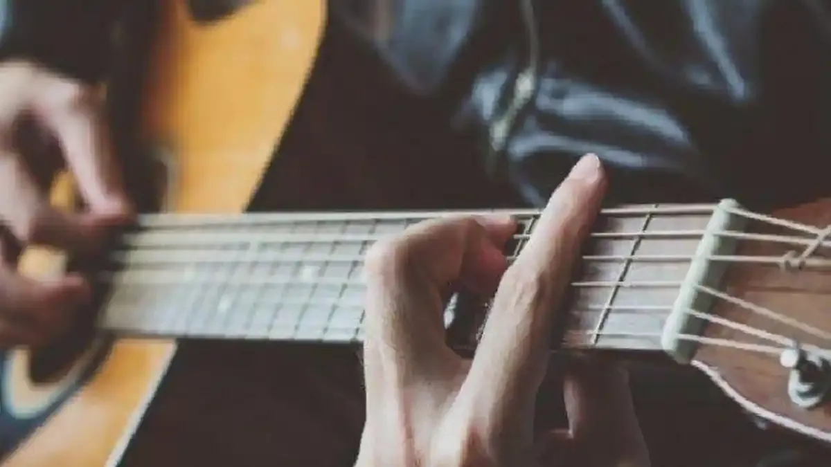 Chord Gitar “Apa Kabar Sayang” Armada, Lagu Rilis 2012 yang Kembali Viral di TikTok