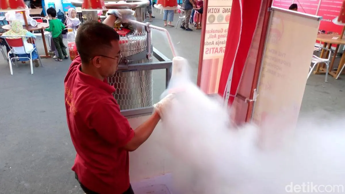 Cerita Penjual Ice Smoke: Luka Bakar dan Lepuh Akibat Tetesan Nitrogen Cair