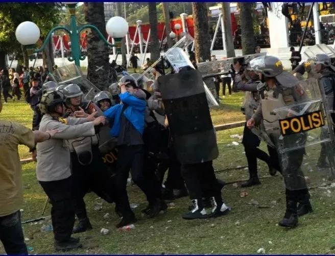 Amnesty International: 579 Orang Jadi Korban Kekerasan Polisi saat Aksi Tolak Revisi UU Pilkada di 14 Kota