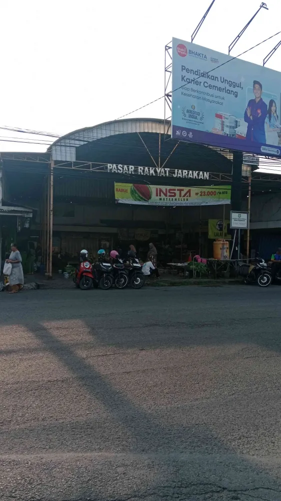 Empat Hari Jelang Lebaran, Pasar Jarakan Trenggalek Masih Lengang; Harga Cabai Tembus Rp 90 Ribu per Kg