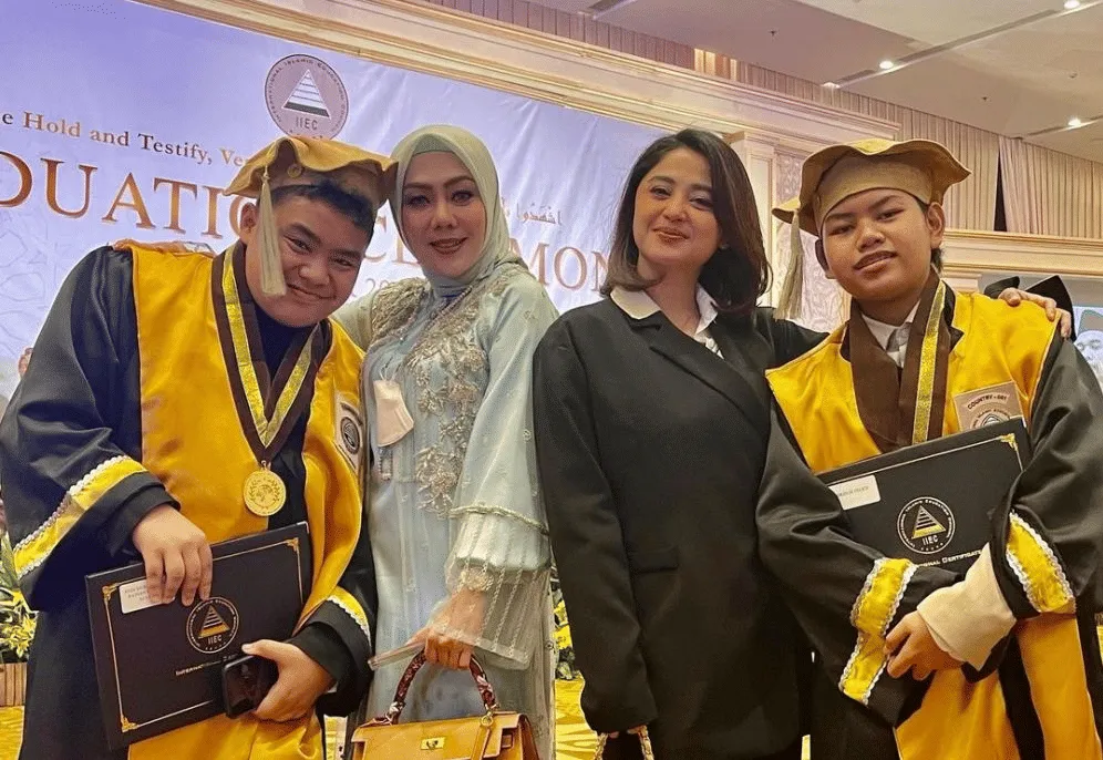 Dewi Perssik Dampingi Felice Gabriel, Putra Adopsinya, Wisuda SMP