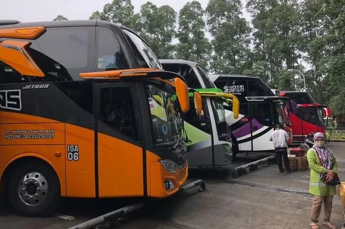 Cara Sopir Bus AKAP Mengusir Kantuk Saat Menyetir Berjam-jam