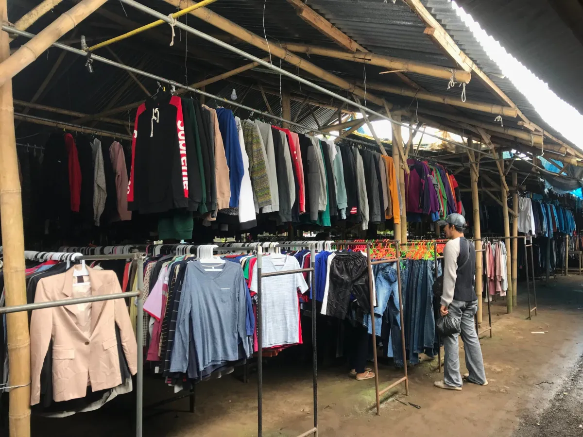 Pasar Babebo Jember, Destinasi Berburu Baju Bekas Impor Menjelang Lebaran