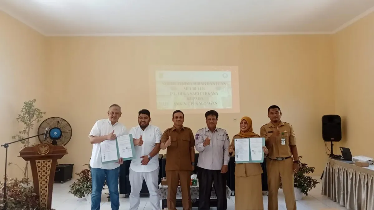PT Deka Sari Perkasa Salurkan Bantuan Mebeler untuk SMKN 2 Pekalongan, Wali Kota Aaf: Dukungan Dunia Usaha Sangat Berarti