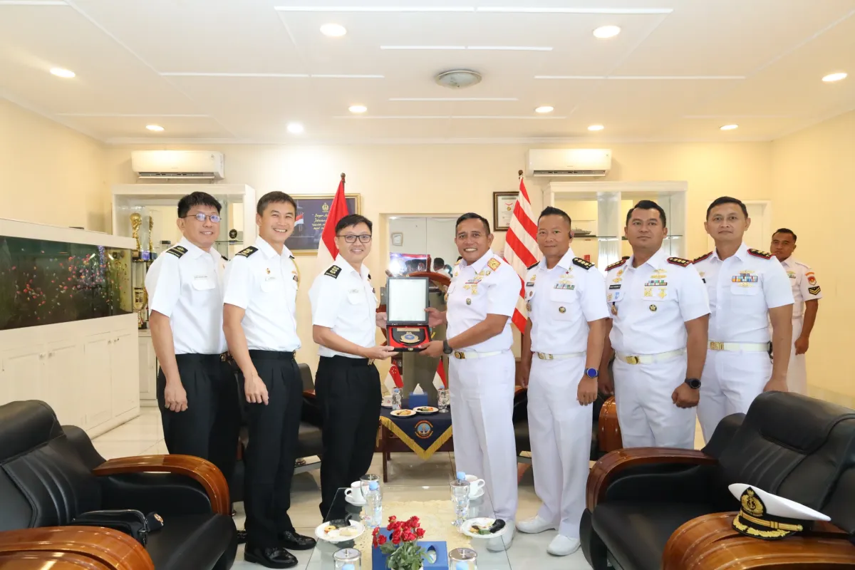 Kodaeral III Terima Kunjungan Kehormatan Delegasi Republic Singapore Navy